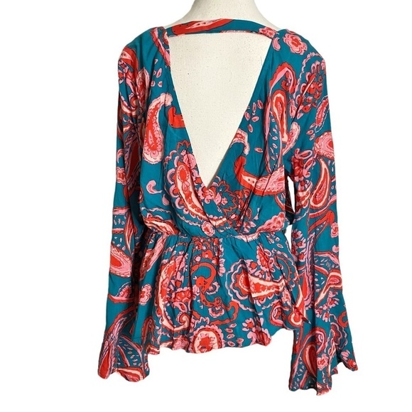 Emily Wonder Green and Pink Paisley Print V-Neck Long Sleeve Top - Picture 2 of 14